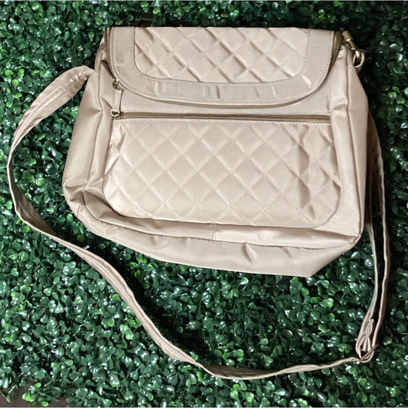 Travelon Handbags - NWOT Travelon Anti Theft Quilted Bag with RFID Wallet